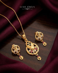 Exquisite Gold-Toned Floral Pendant &amp; Earrings Set